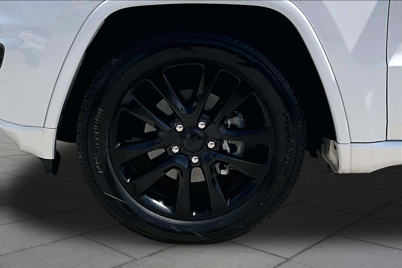 2019 Jeep Grand Cherokee Altitude Bright White Clearcoat at Auto Boutique Texas