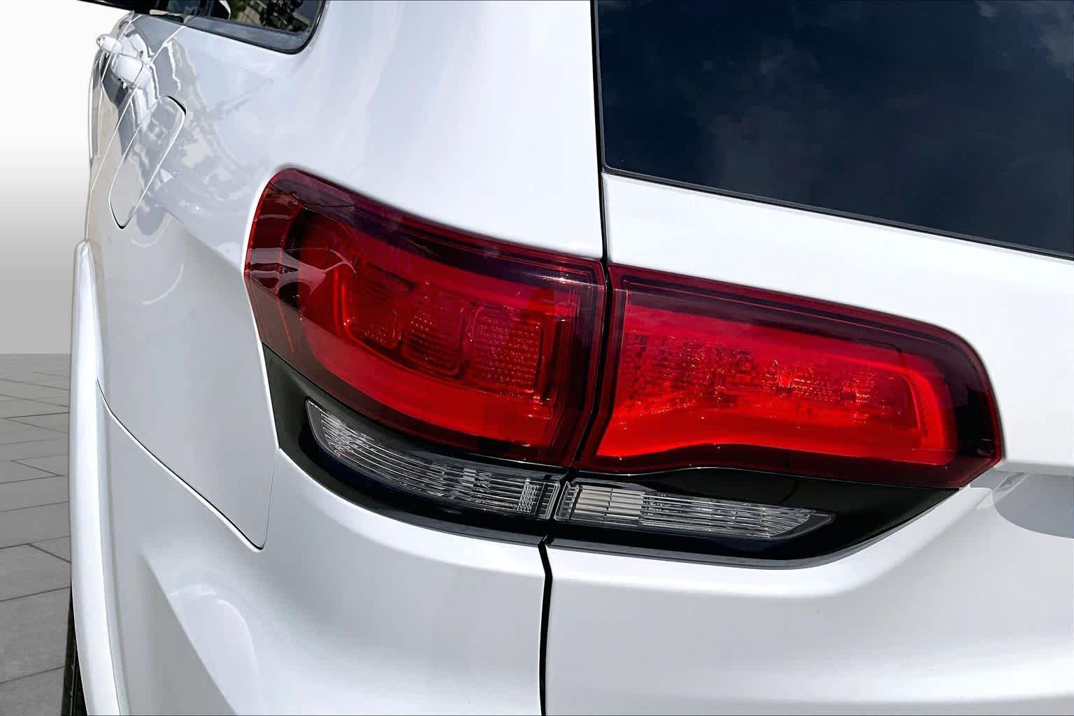2019 Jeep Grand Cherokee Altitude Bright White Clearcoat at Auto Boutique Texas