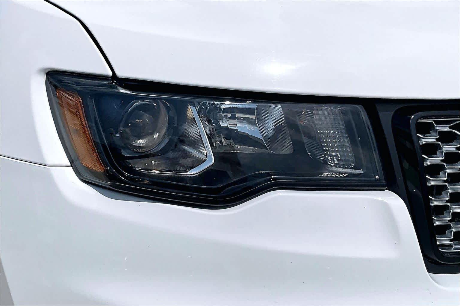 2019 Jeep Grand Cherokee Altitude Bright White Clearcoat at Auto Boutique Texas