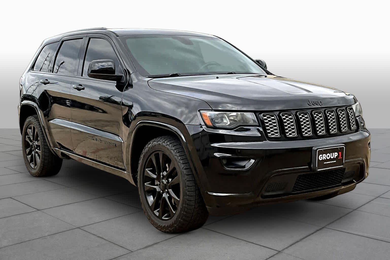 2017 Jeep Grand Cherokee photo 3 of 30