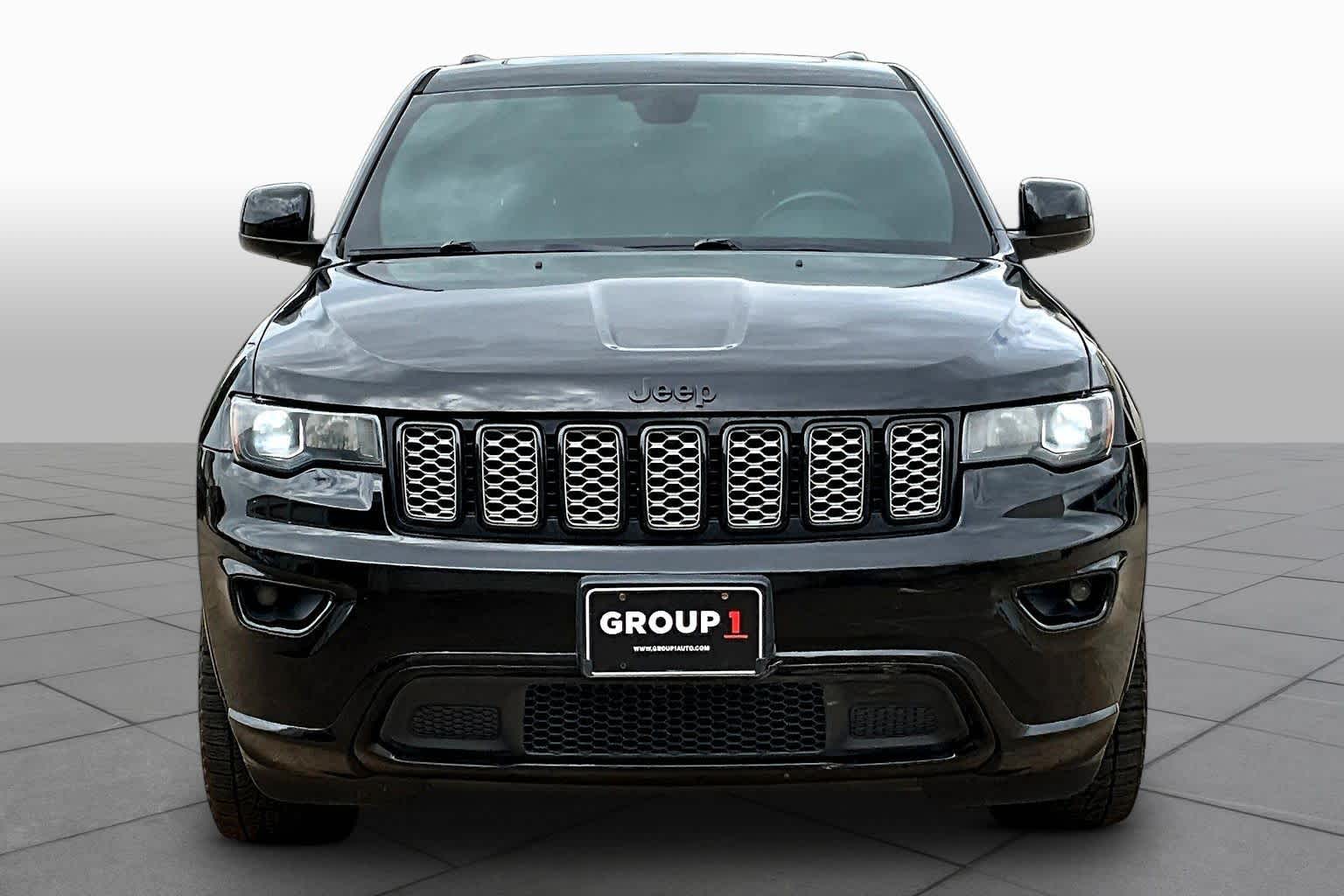 2017 Jeep Grand Cherokee photo 4 of 30