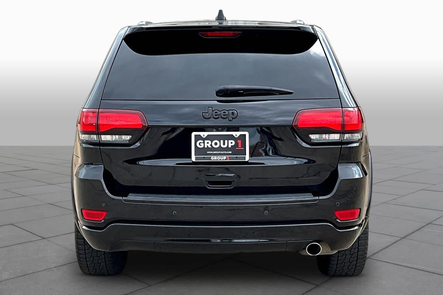 2017 Jeep Grand Cherokee photo 5 of 30