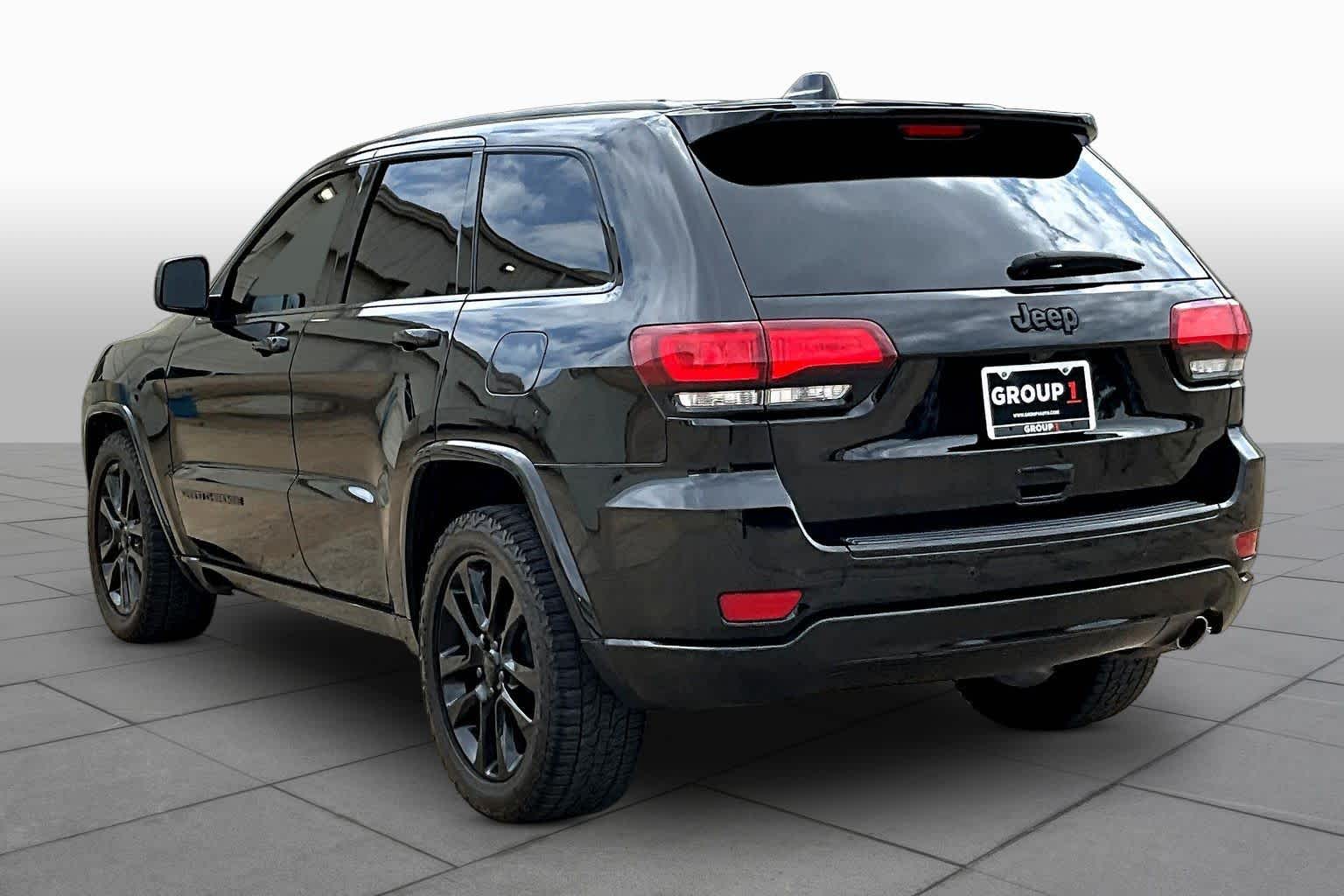 2017 Jeep Grand Cherokee photo 9 of 30