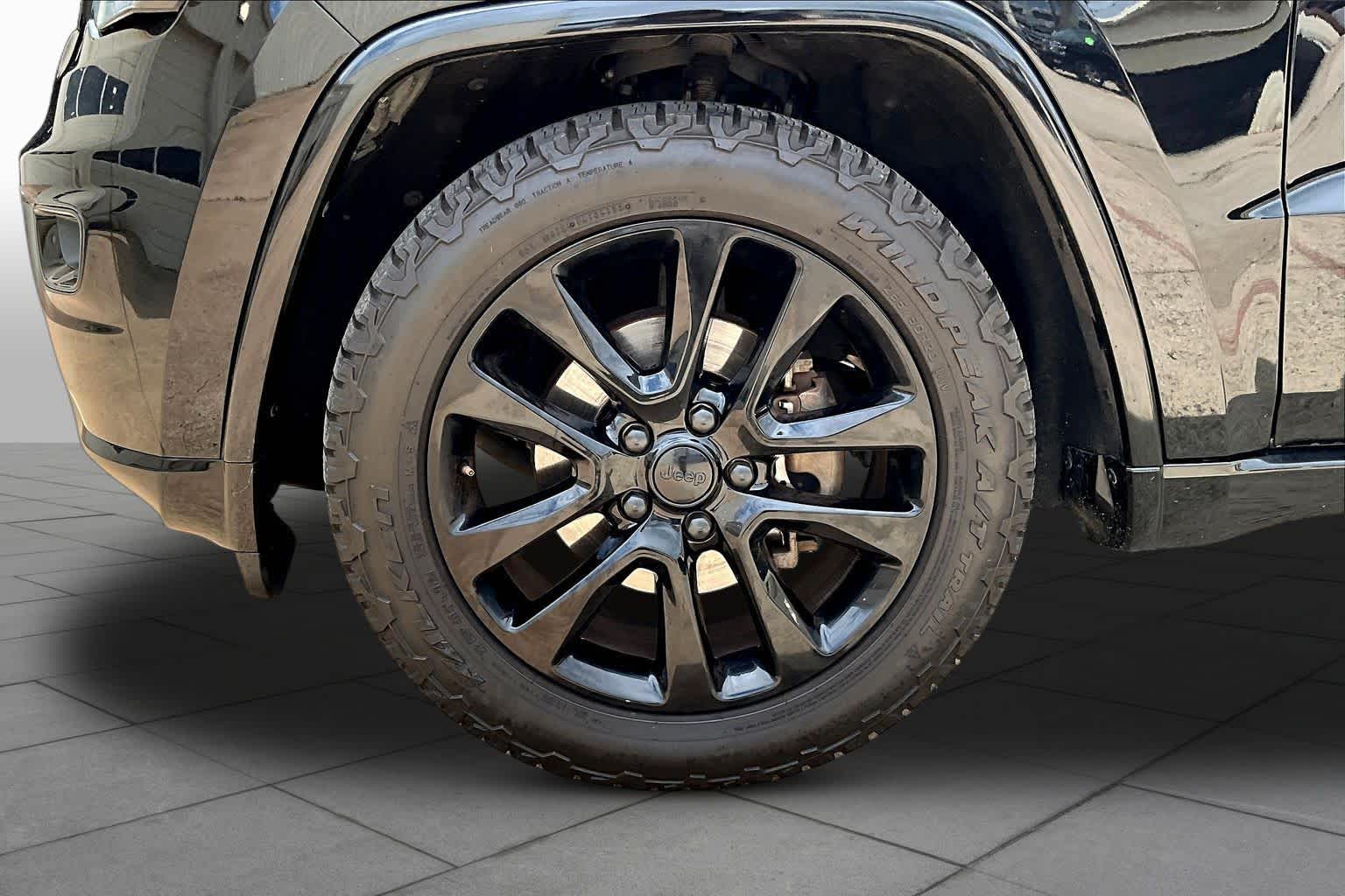 2017 Jeep Grand Cherokee photo 8 of 30