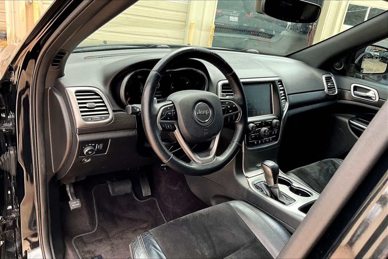 2017 Jeep Grand Cherokee photo 14 of 30