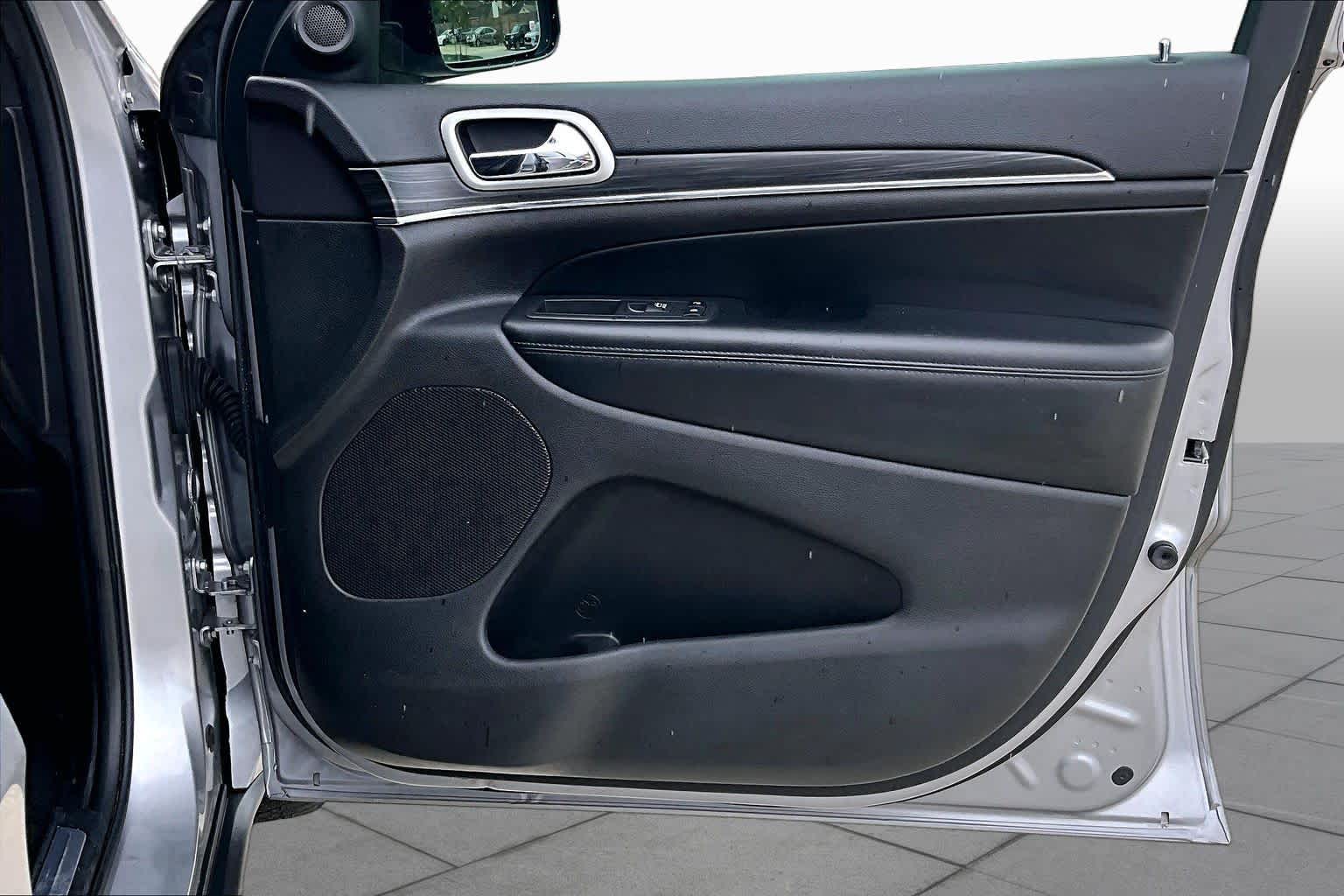 2019 Jeep Grand Cherokee photo 18 of 29