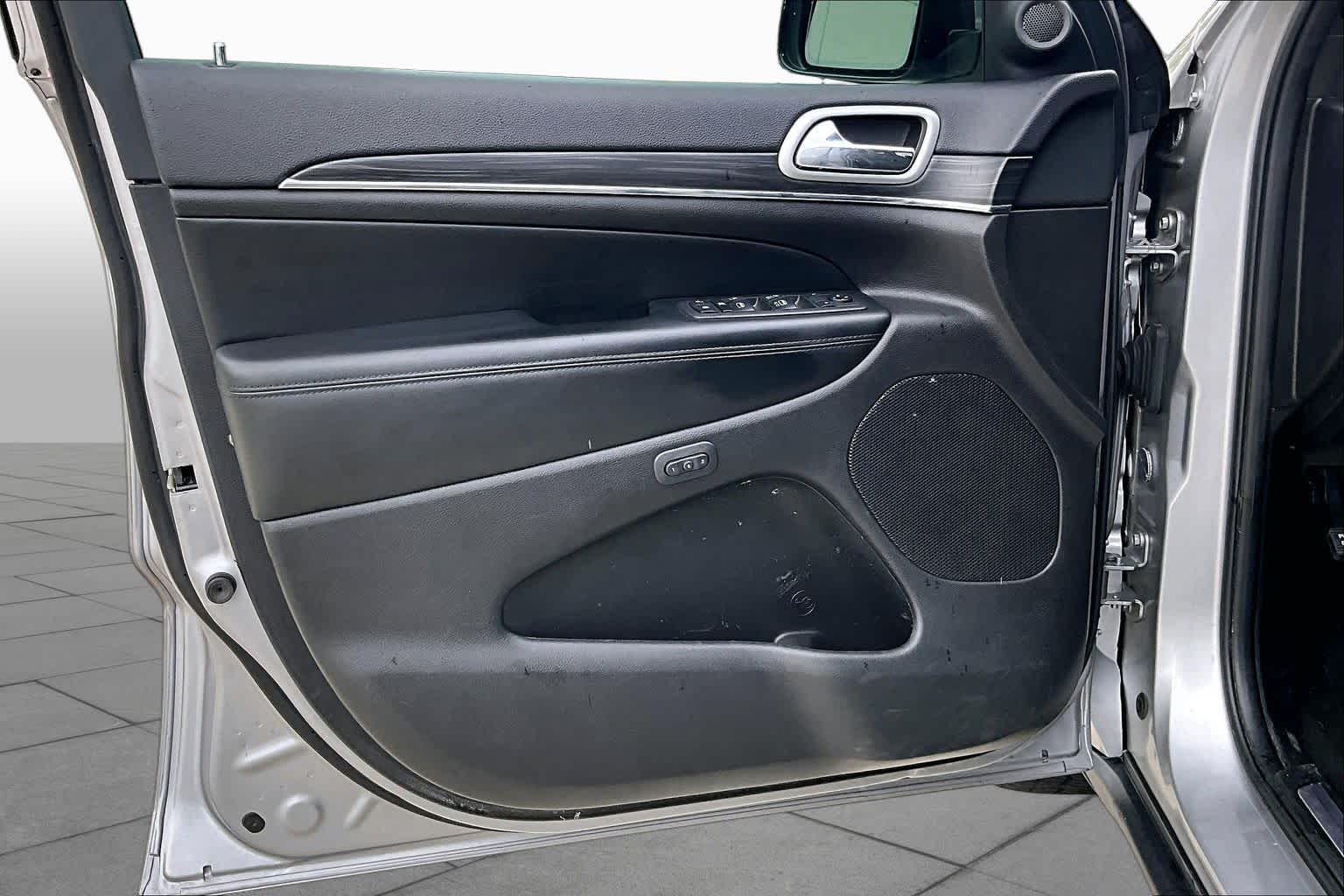 2019 Jeep Grand Cherokee photo 17 of 29