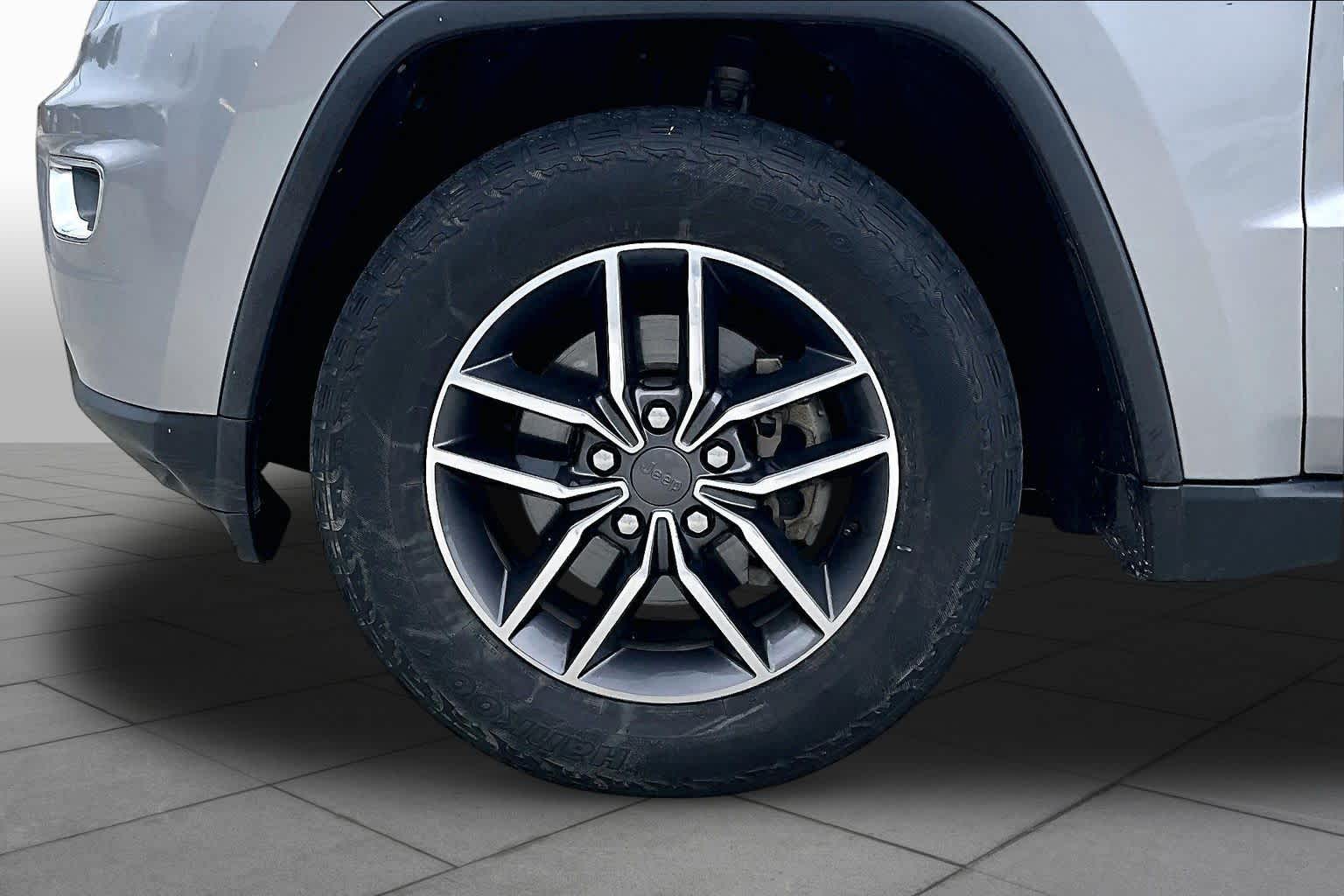 2019 Jeep Grand Cherokee photo 7 of 29