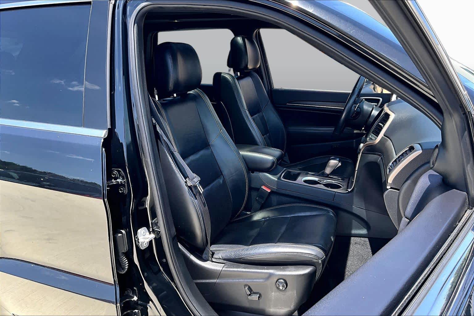 2017 Jeep Grand Cherokee Limited Diamond Black Crystal Pearlcoat at Mac Haik Ford