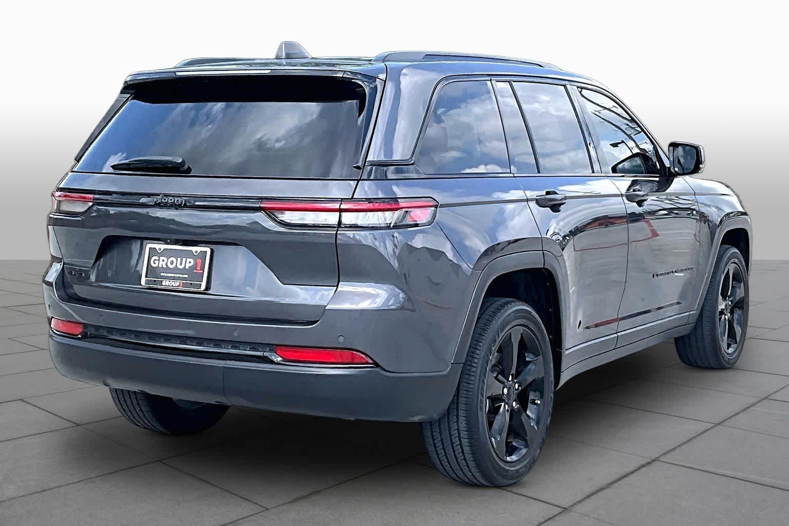 2023 Jeep Grand Cherokee Altitude Baltic Gray Metallic Clearcoat at HGreg Houston