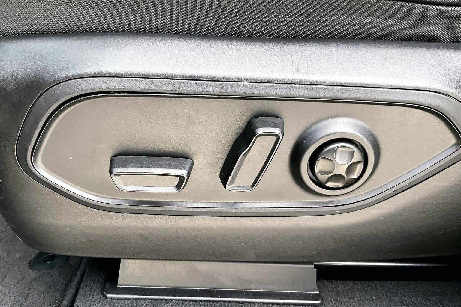 2023 Jeep Grand Cherokee Altitude Baltic Gray Metallic Clearcoat at HGreg Houston