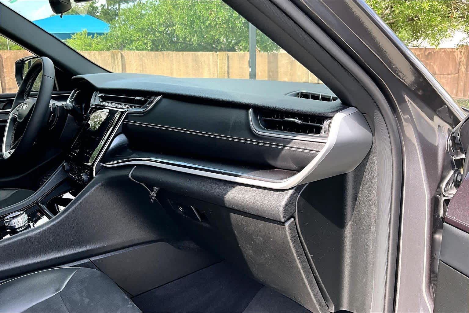 2023 Jeep Grand Cherokee Altitude Baltic Gray Metallic Clearcoat at HGreg Houston