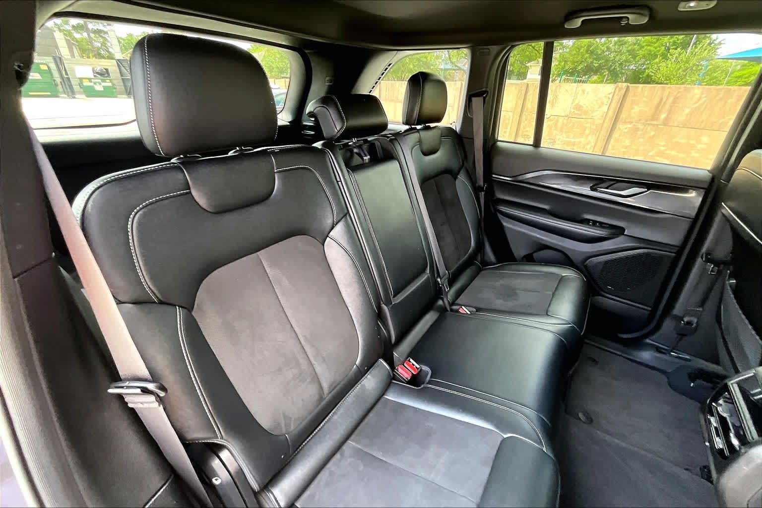 2023 Jeep Grand Cherokee Altitude Baltic Gray Metallic Clearcoat at HGreg Houston