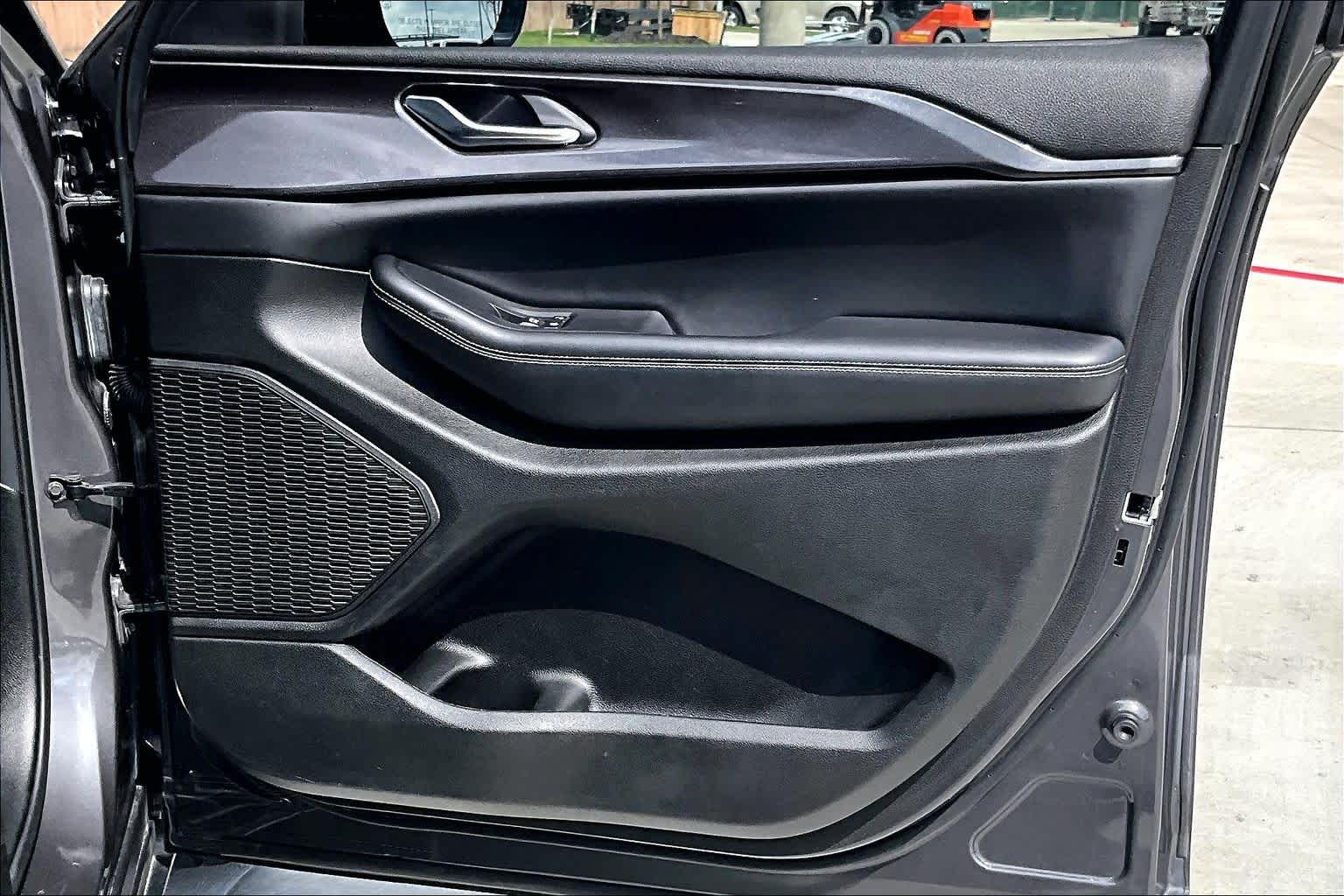 2023 Jeep Grand Cherokee Altitude Baltic Gray Metallic Clearcoat at HGreg Houston