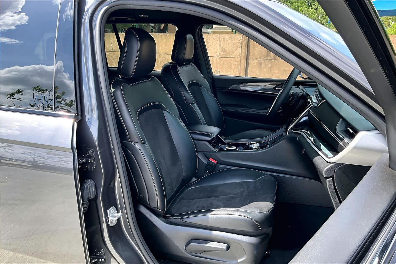 2023 Jeep Grand Cherokee Altitude Baltic Gray Metallic Clearcoat at HGreg Houston