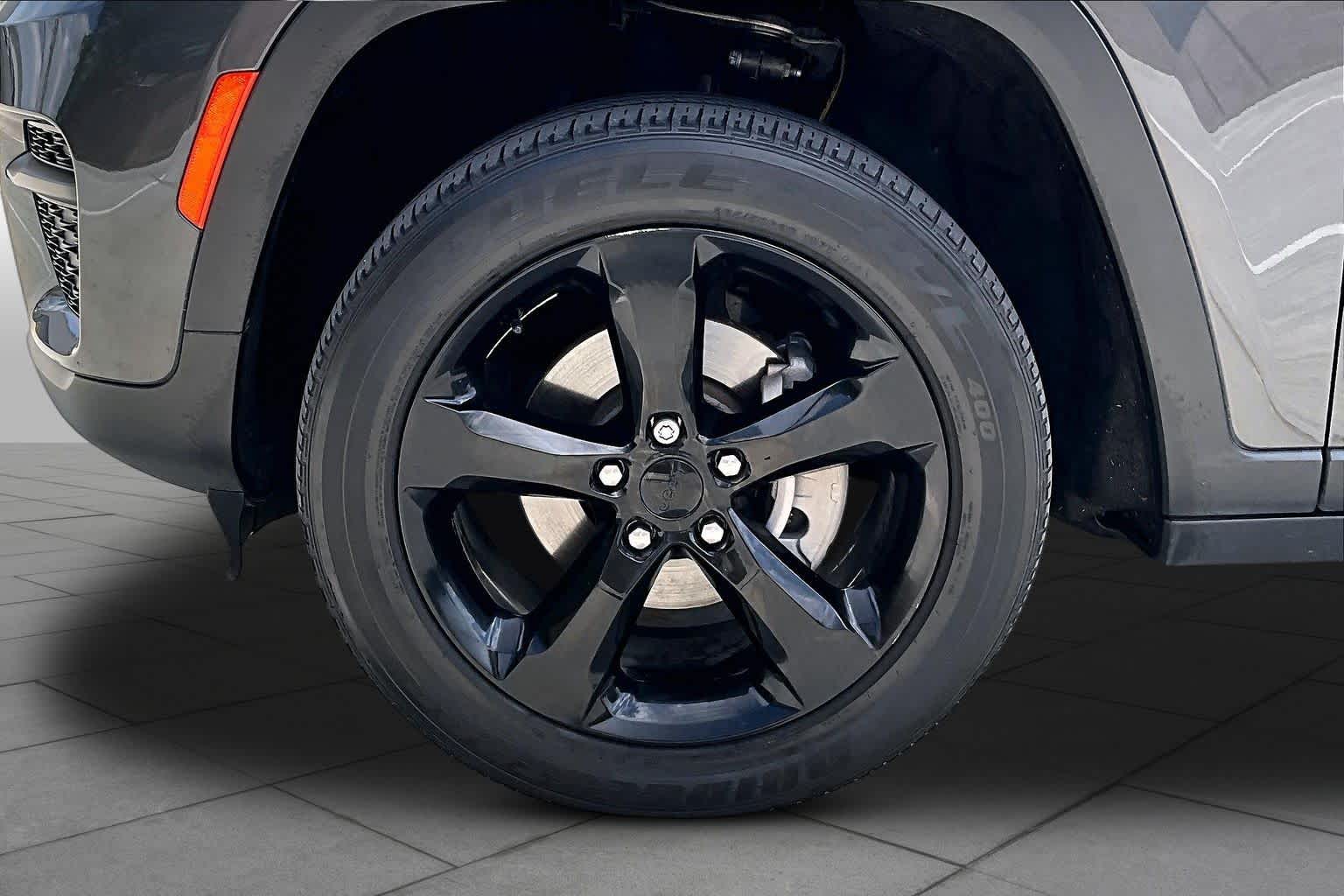 2023 Jeep Grand Cherokee Altitude Baltic Gray Metallic Clearcoat at HGreg Houston