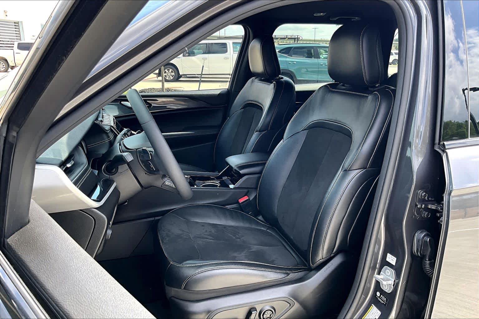 2023 Jeep Grand Cherokee Altitude Baltic Gray Metallic Clearcoat at HGreg Houston