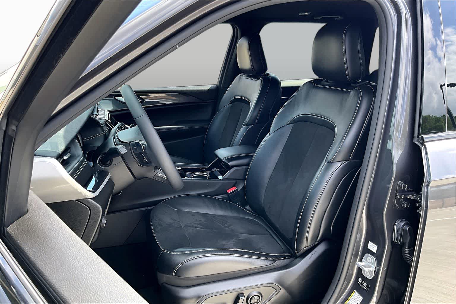 2023 Jeep Grand Cherokee Altitude - 7