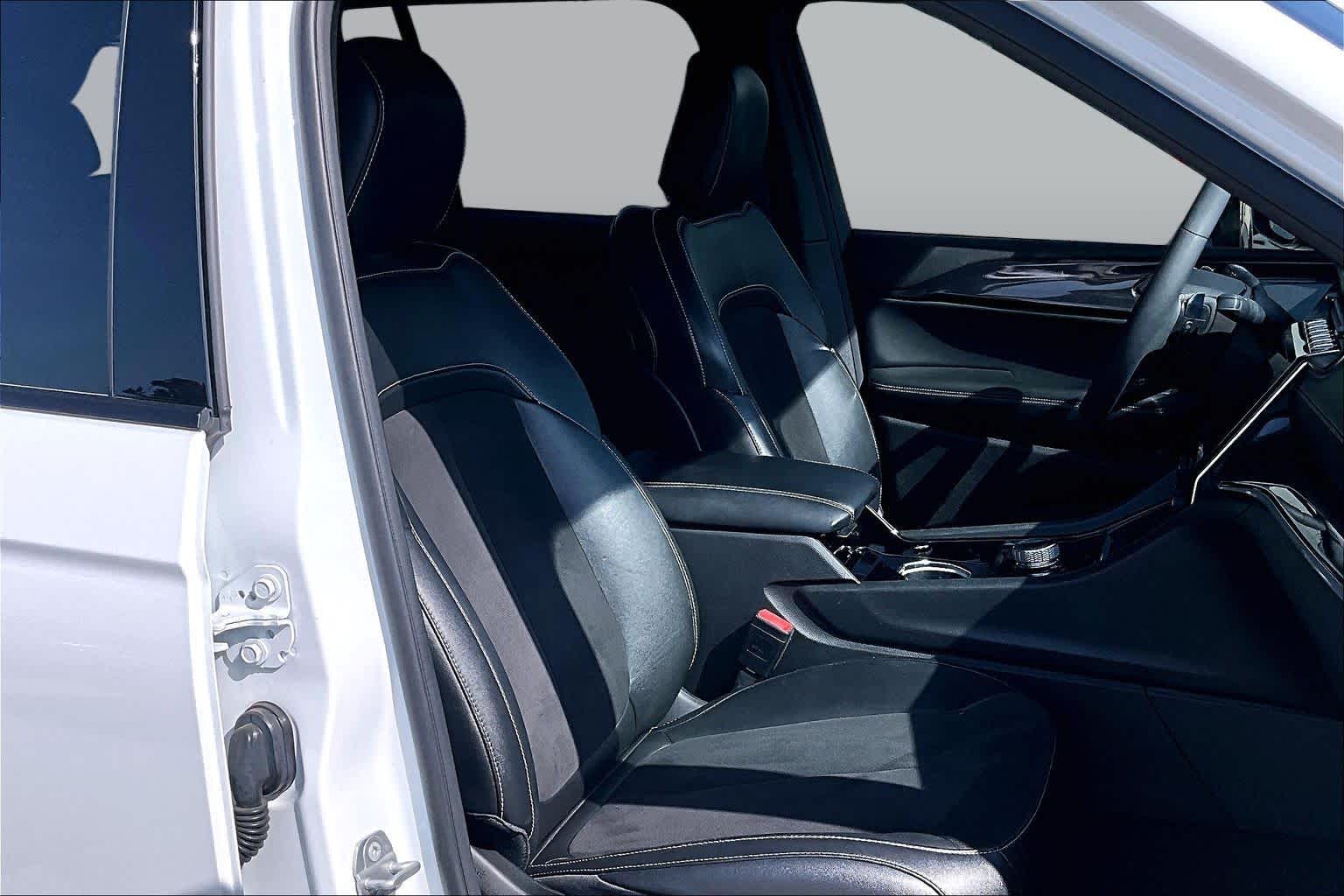 2023 Jeep Grand Cherokee Altitude Bright White Clearcoat at Tomball Chrysler Dodge Jeep Ram