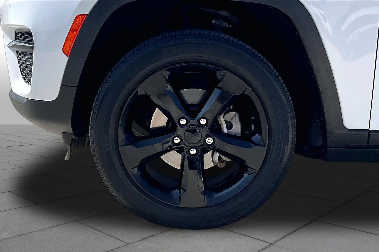 2023 Jeep Grand Cherokee Altitude Bright White Clearcoat at Tomball Chrysler Dodge Jeep Ram