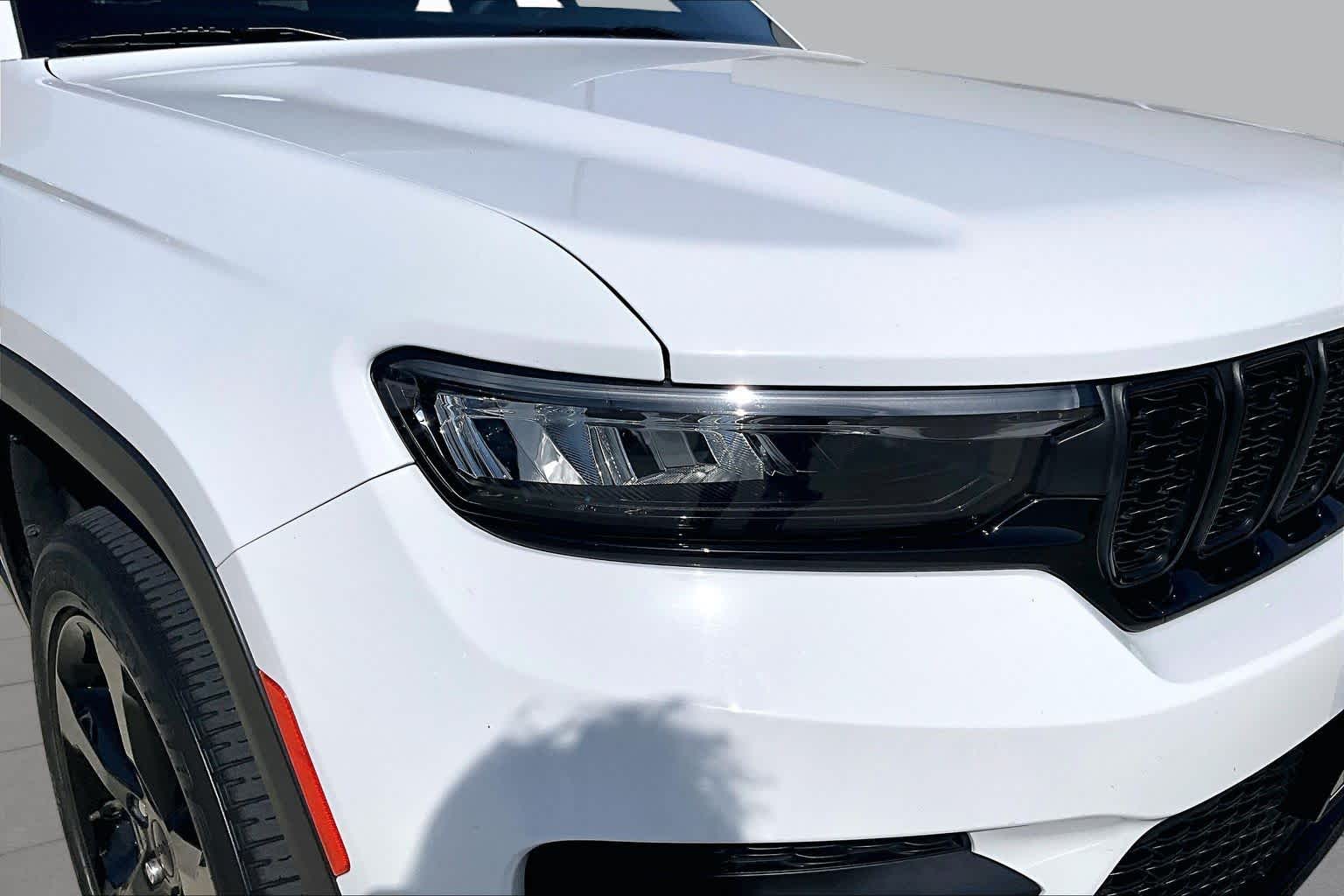 2023 Jeep Grand Cherokee Altitude Bright White Clearcoat at Tomball Chrysler Dodge Jeep Ram