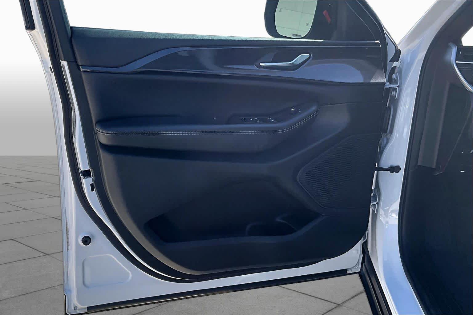 2023 Jeep Grand Cherokee Altitude Bright White Clearcoat at Tomball Chrysler Dodge Jeep Ram