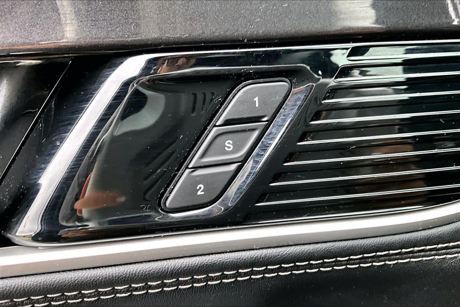 2024 Jeep Wagoneer L photo 31 of 32