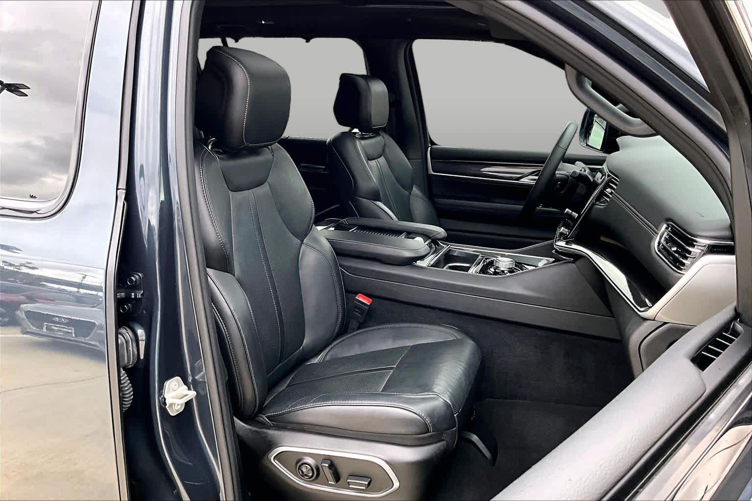 2024 Jeep Wagoneer L photo 8 of 32