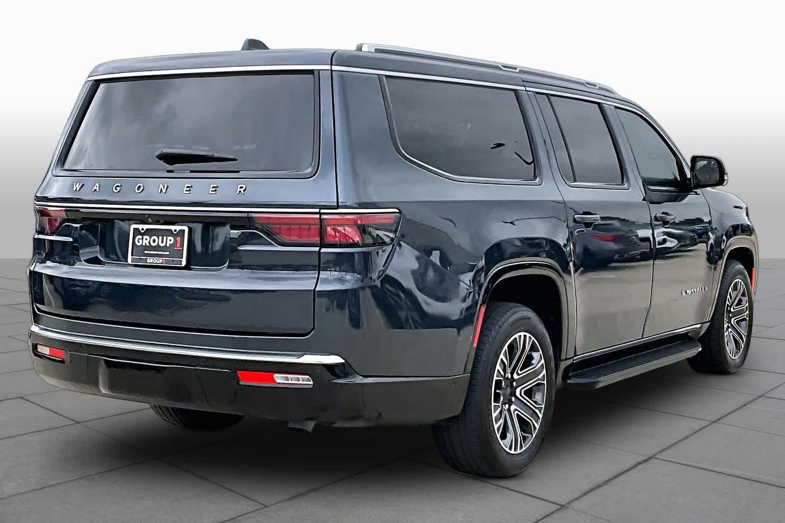 2024 Jeep Wagoneer L photo 11 of 32