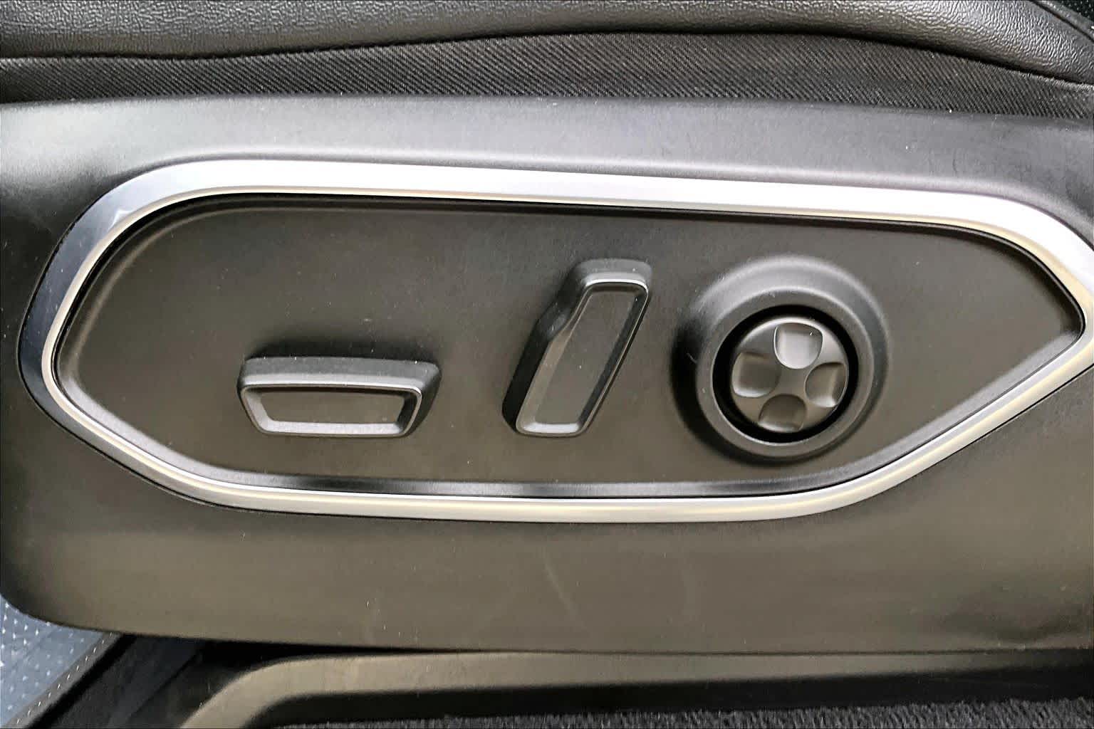 2024 Jeep Wagoneer L photo 29 of 32