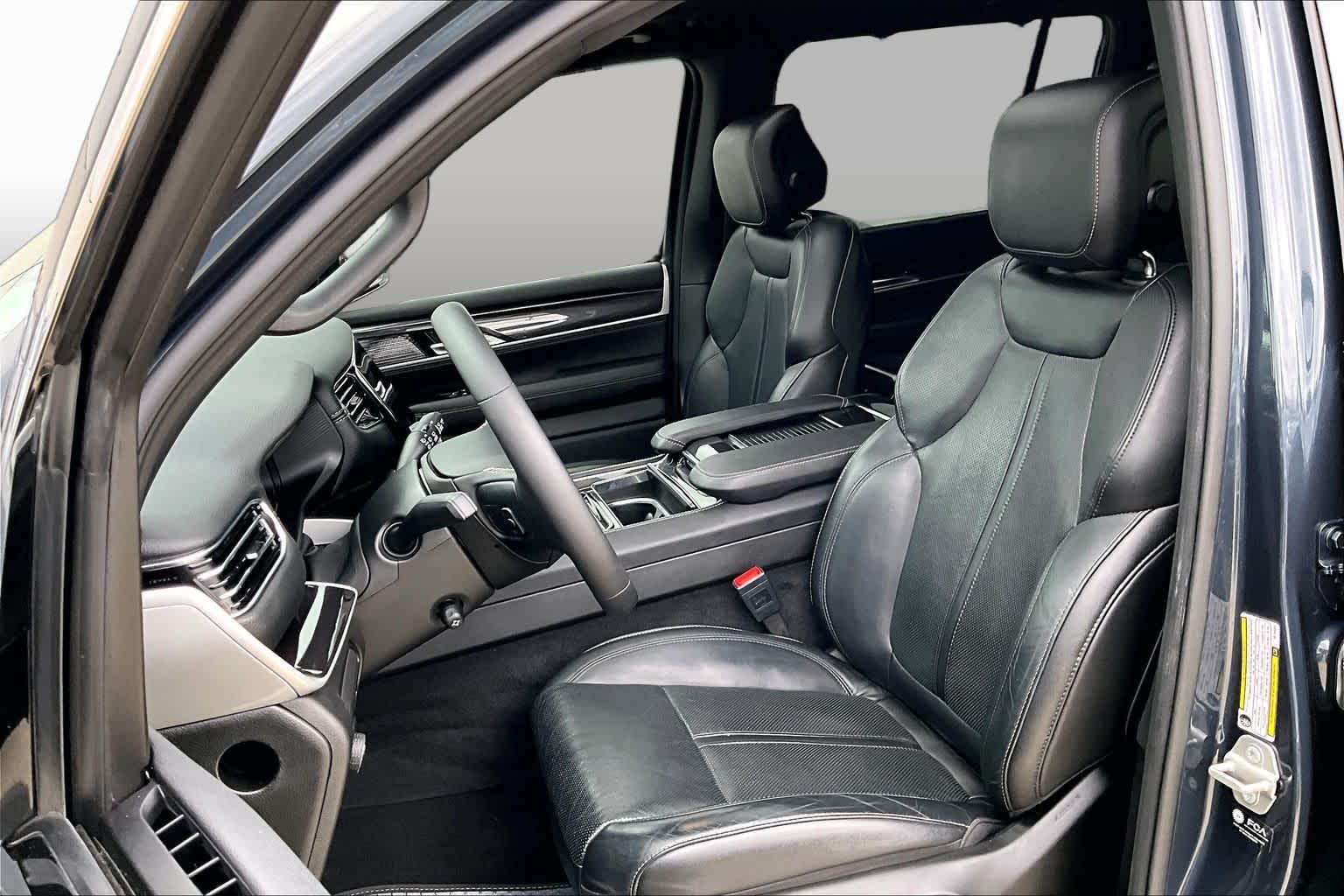 2024 Jeep Wagoneer L photo 7 of 32