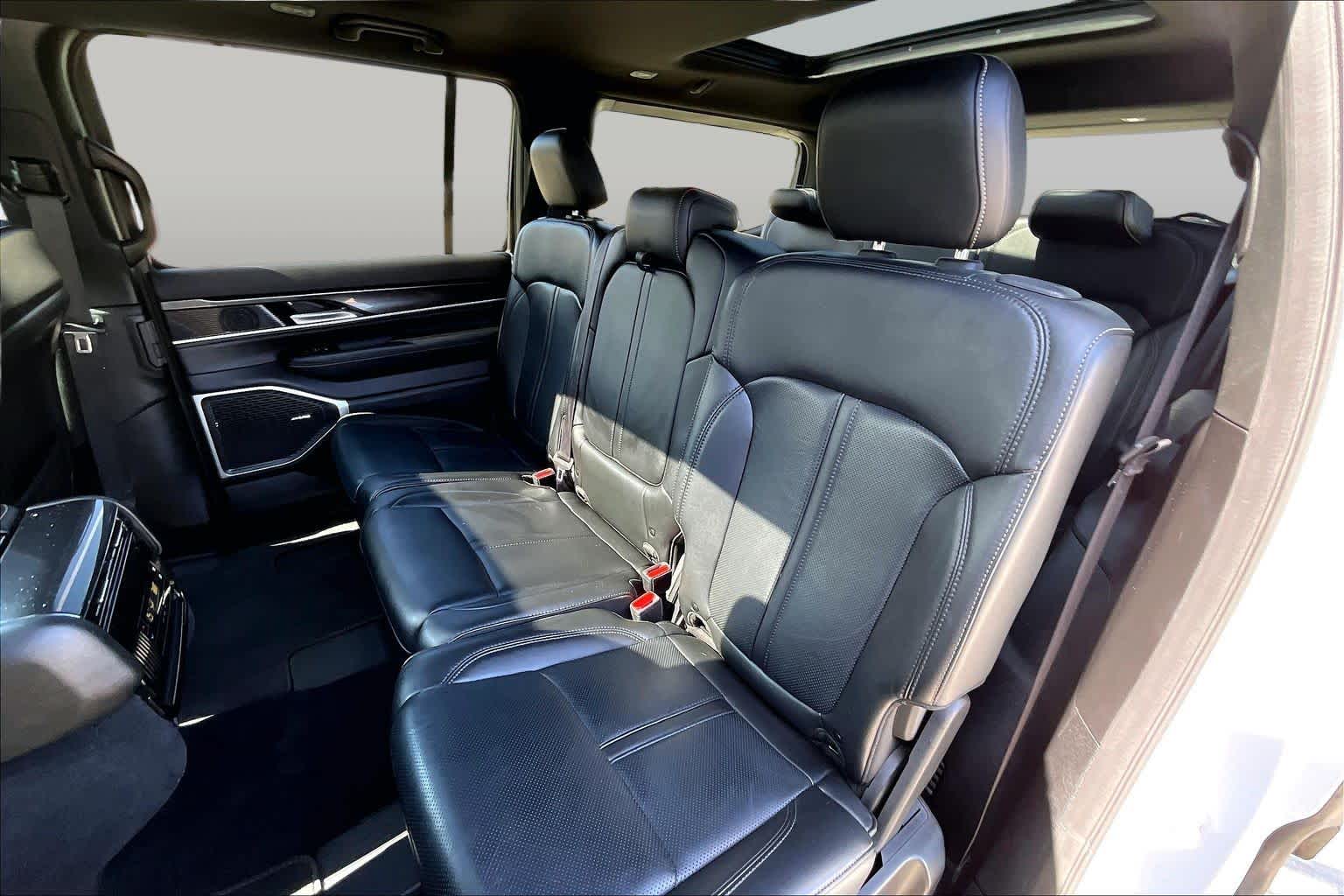 2024 Jeep Wagoneer photo 16 of 31