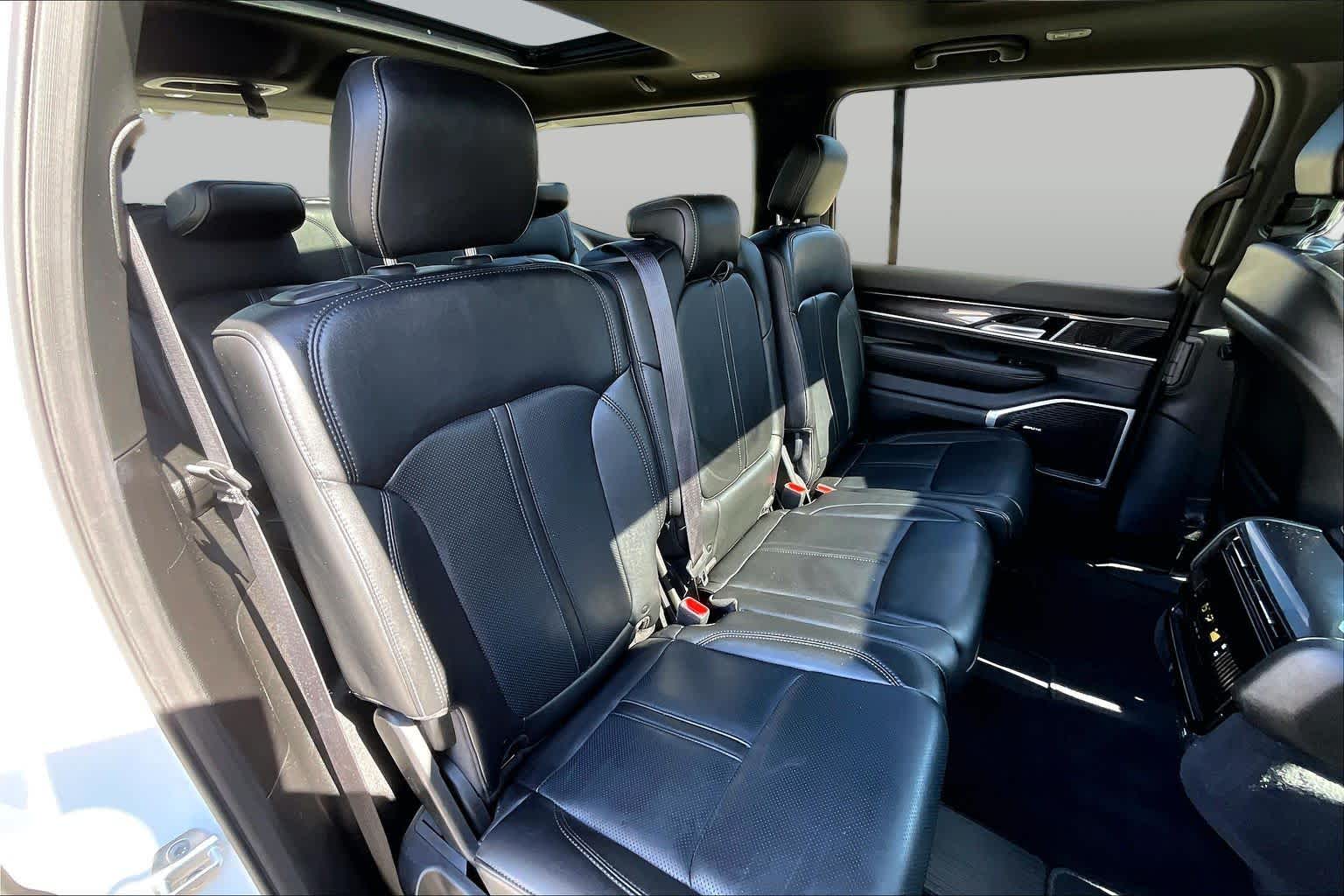 2024 Jeep Wagoneer photo 17 of 31