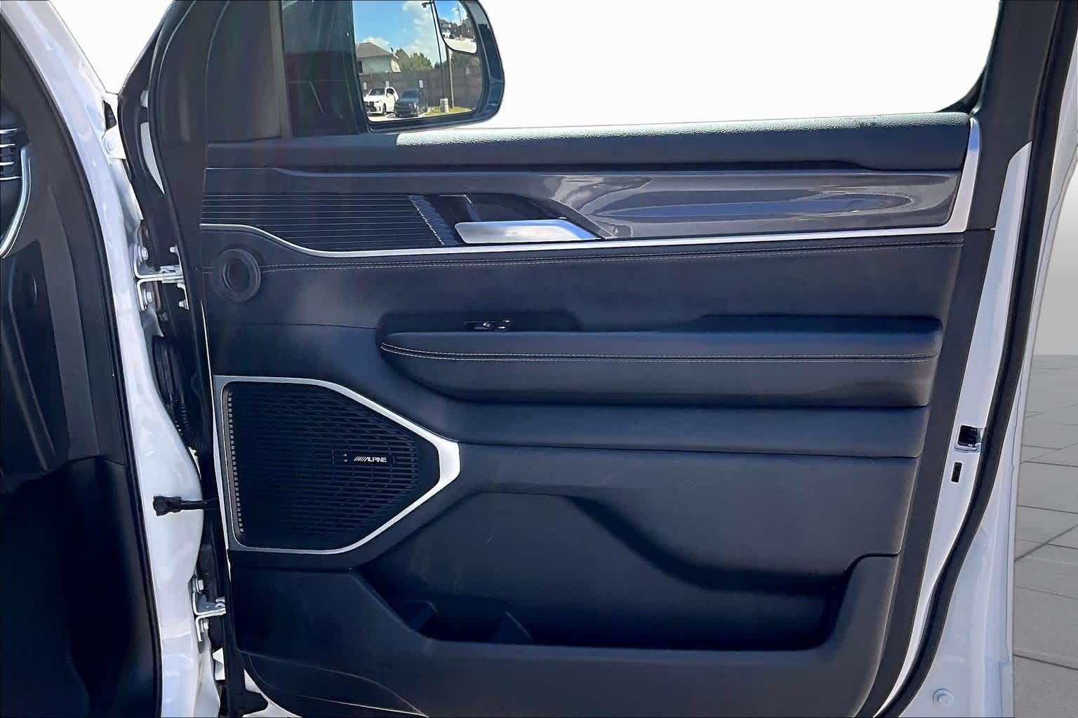 2024 Jeep Wagoneer photo 19 of 31