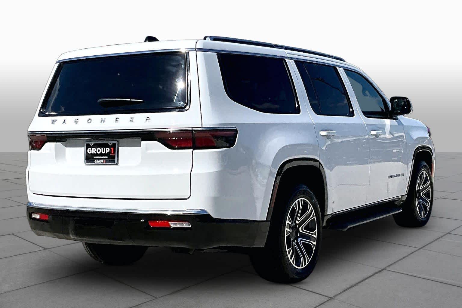 2024 Jeep Wagoneer photo 10 of 31