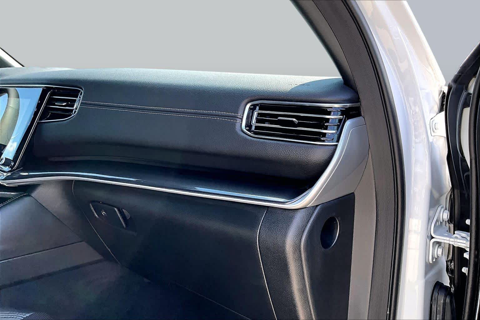 2024 Jeep Wagoneer photo 15 of 31