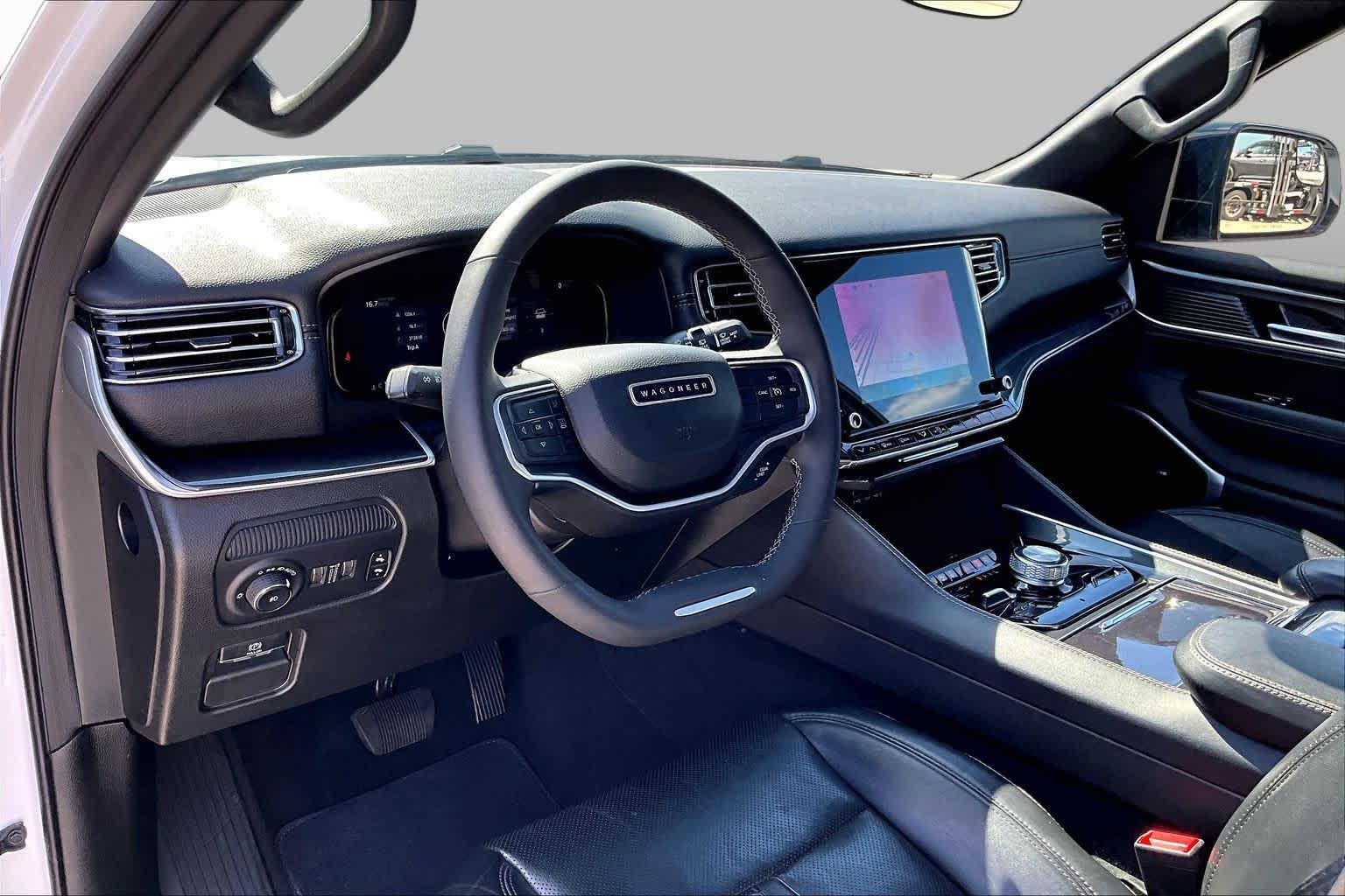 2024 Jeep Wagoneer photo 14 of 31