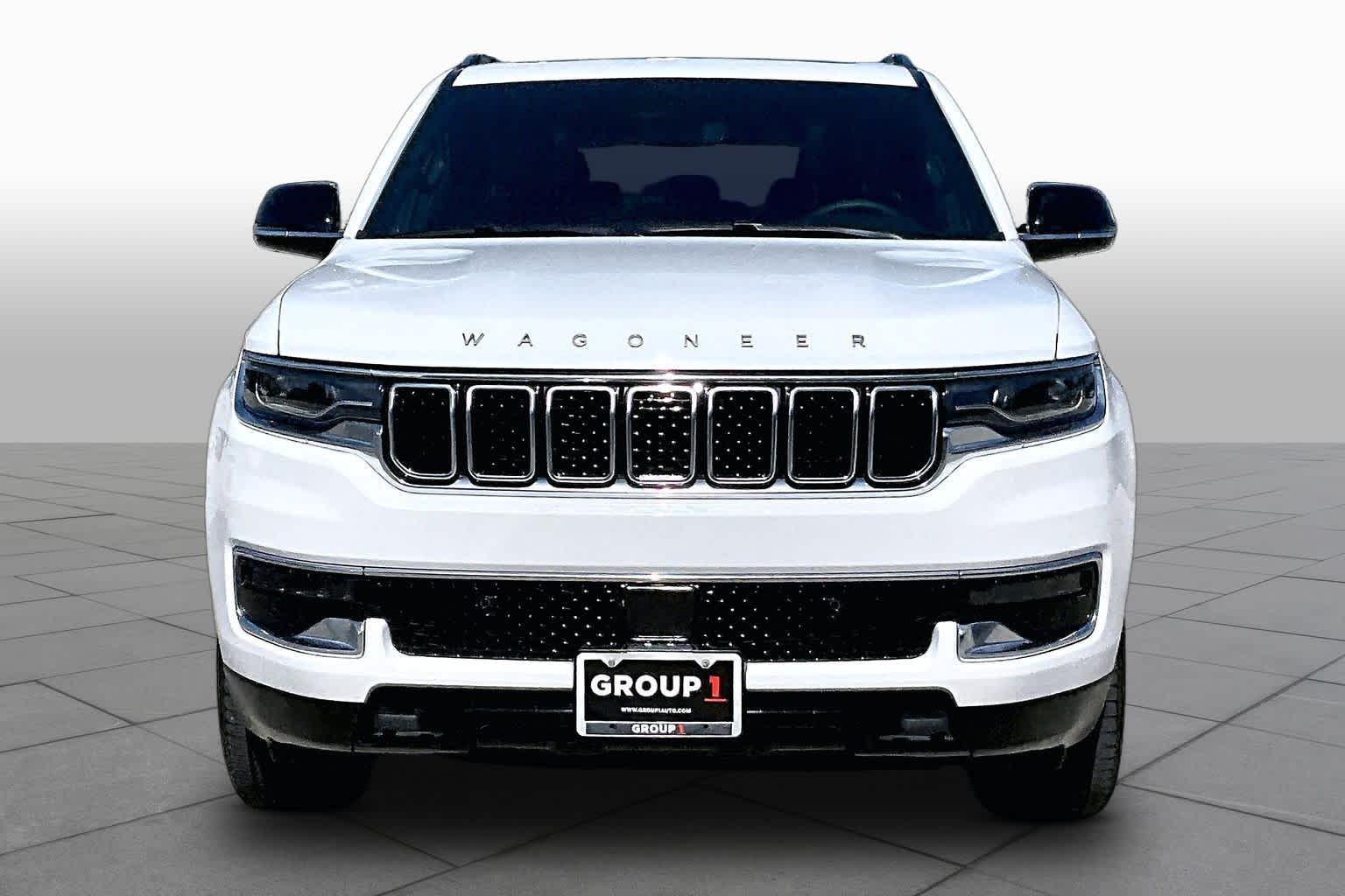 2024 Jeep Wagoneer photo 3 of 31