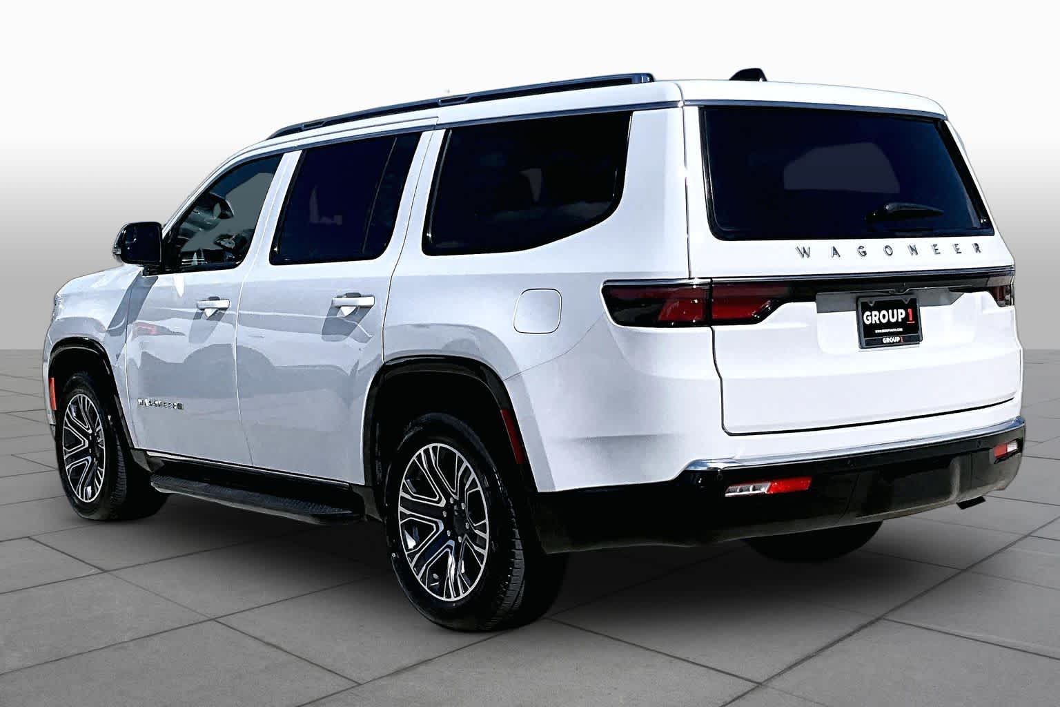 2024 Jeep Wagoneer photo 9 of 31