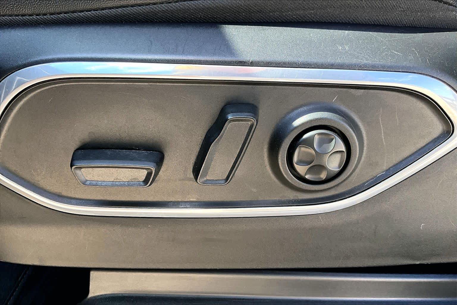 2024 Jeep Wagoneer photo 28 of 31
