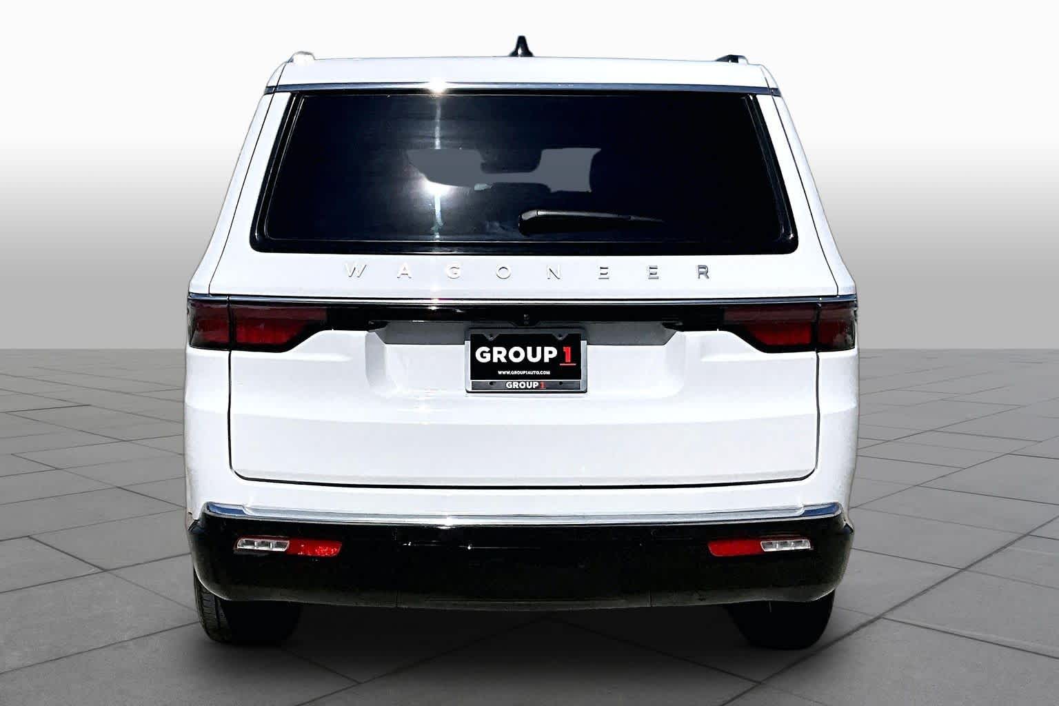 2024 Jeep Wagoneer photo 4 of 31