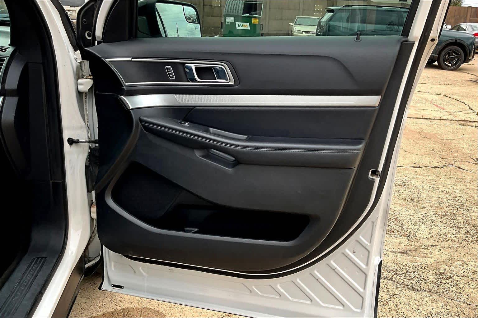 2016 Ford Explorer XLT White Platinum Metallic Tri-Coat at Westside Kia