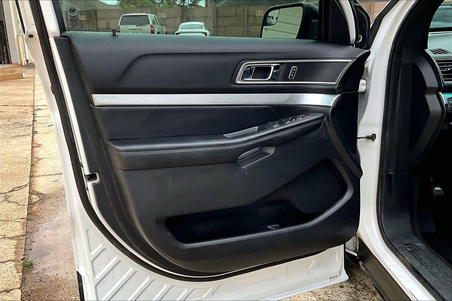 2016 Ford Explorer XLT White Platinum Metallic Tri-Coat at Westside Kia