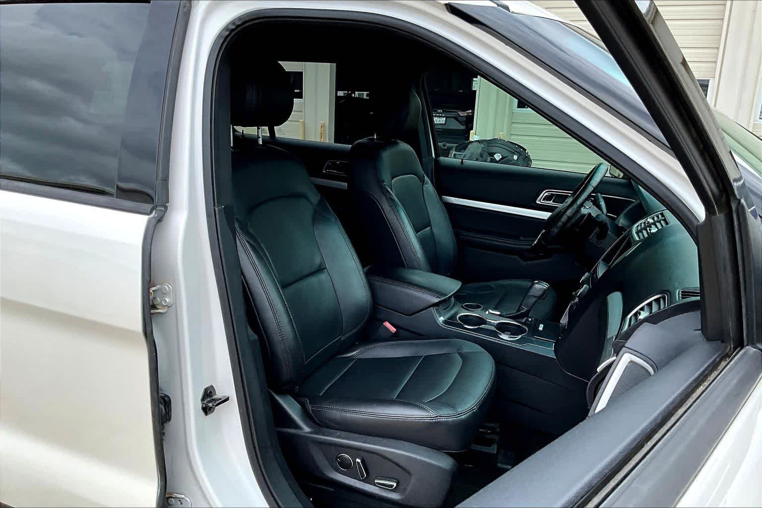 2016 Ford Explorer XLT White Platinum Metallic Tri-Coat at Westside Kia