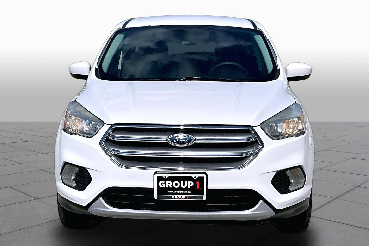 2017 Ford Escape photo 4 of 31