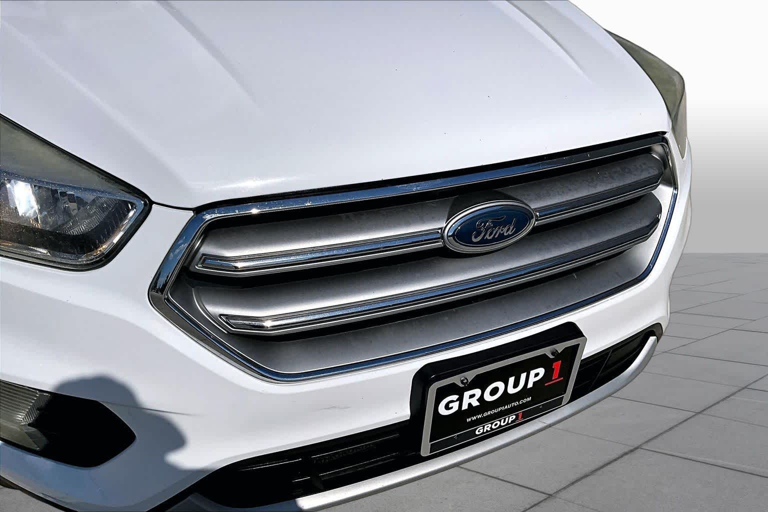 2017 Ford Escape photo 28 of 31