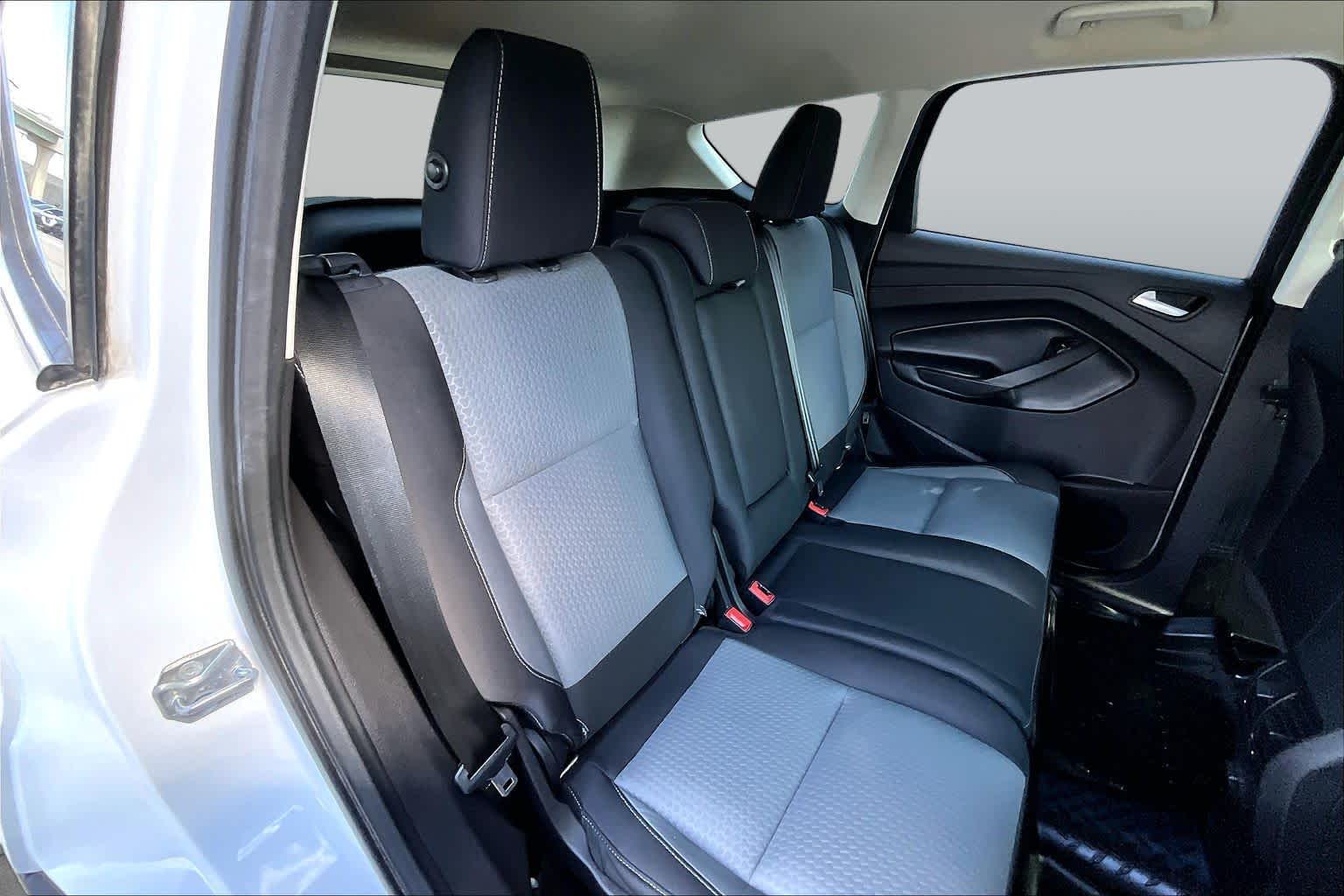 2017 Ford Escape photo 19 of 31
