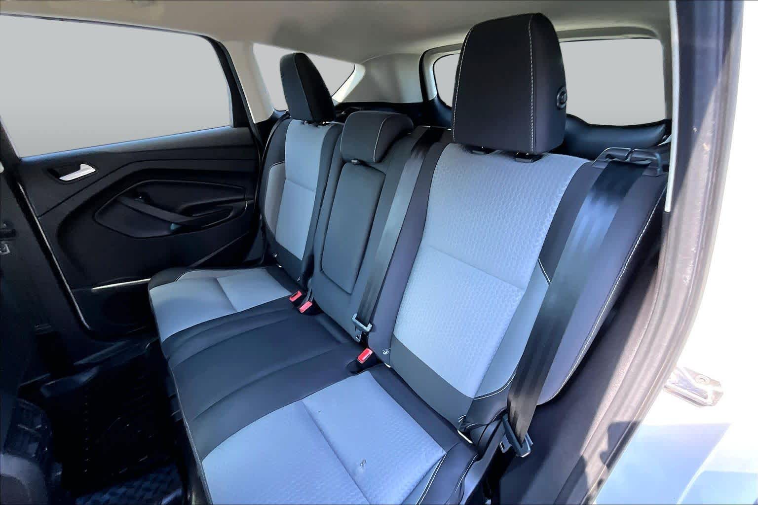 2017 Ford Escape photo 18 of 31