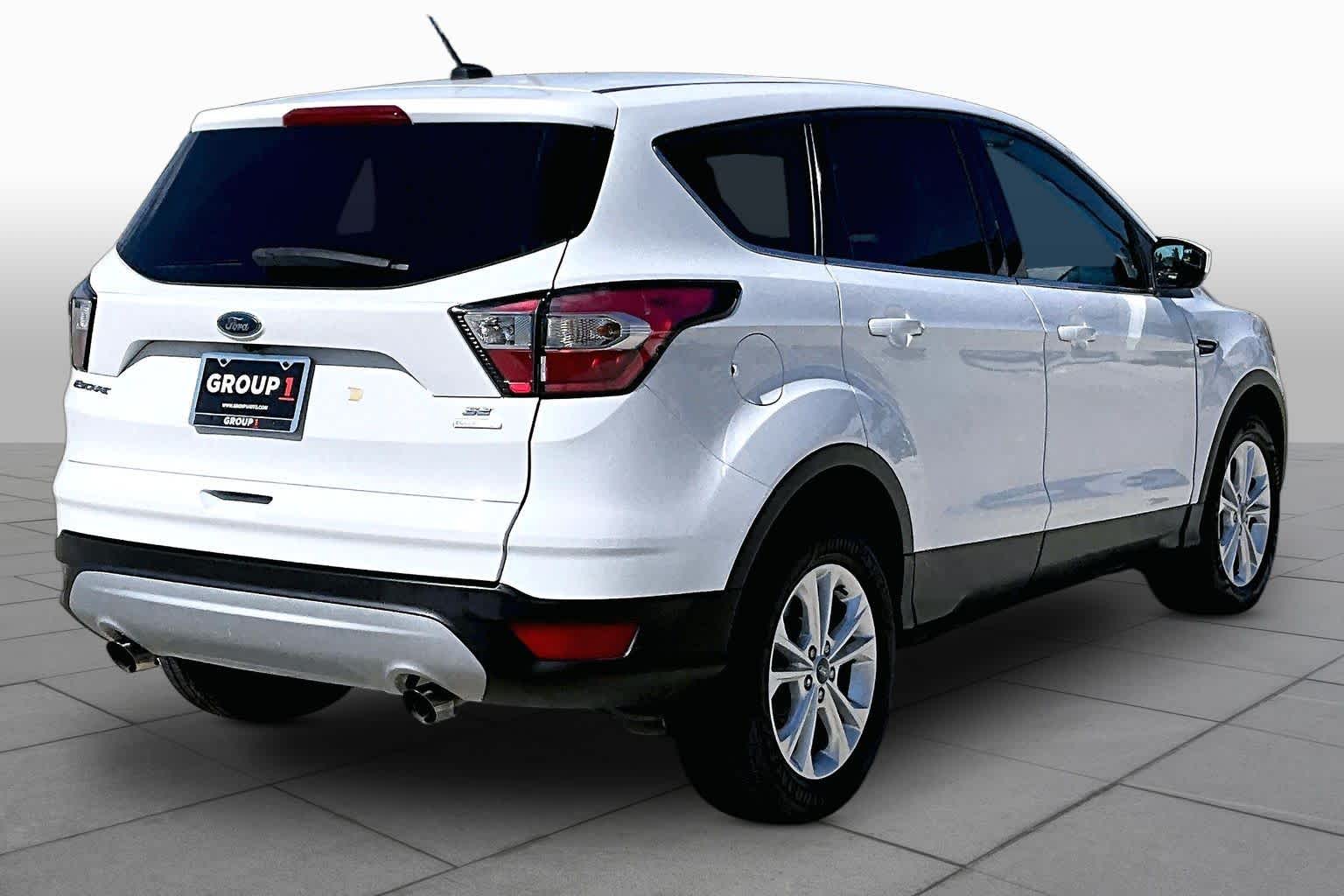 2017 Ford Escape photo 12 of 31