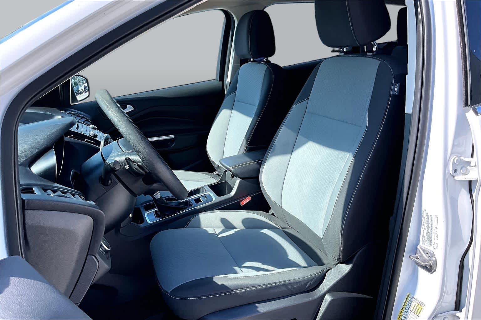 2017 Ford Escape photo 8 of 31